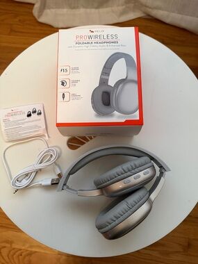 Preowned Silver Helix Pro Wireless Foldable Headphones